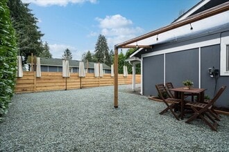210 SW 104th St, Unit ADU in Seattle, WA - Building Photo - Building Photo