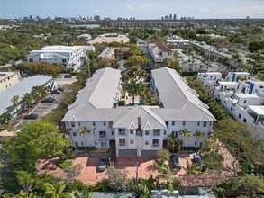 2725 NE 8th Ave in Wilton Manors, FL - Foto de edificio - Building Photo