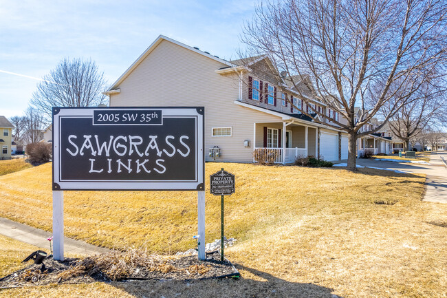 Sawgrass Links Townhomes in Ankeny, IA - Building Photo - Building Photo