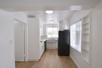5230 Vesper Ave in Los Angeles, CA - Building Photo - Building Photo