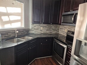 1004 Brookhollow Dr in Fayetteville, NC - Foto de edificio - Building Photo