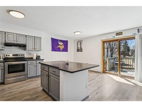 565 Turners Crossroad N in Golden Valley, MN - Building Photo - Building Photo