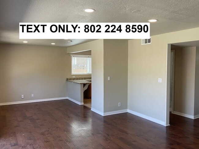 2070 Kasten St in Simi Valley, CA - Building Photo - Building Photo