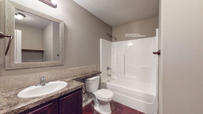 1270 N Curtis Ct in Wichita, KS - Building Photo - Building Photo
