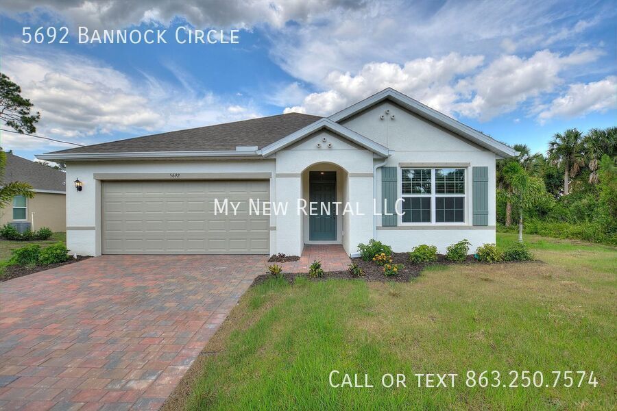 5692 Bannock Cir in North Port, FL - Building Photo