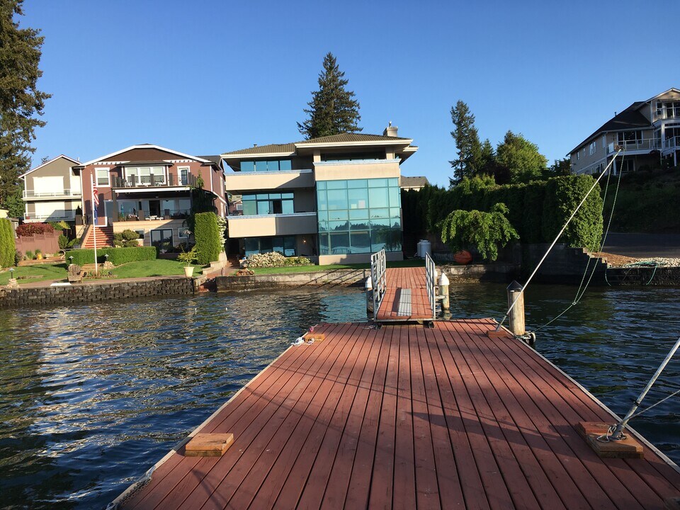 15422 Rose Rd SW, Unit WaterFront American Lake in Lakewood, WA - Building Photo