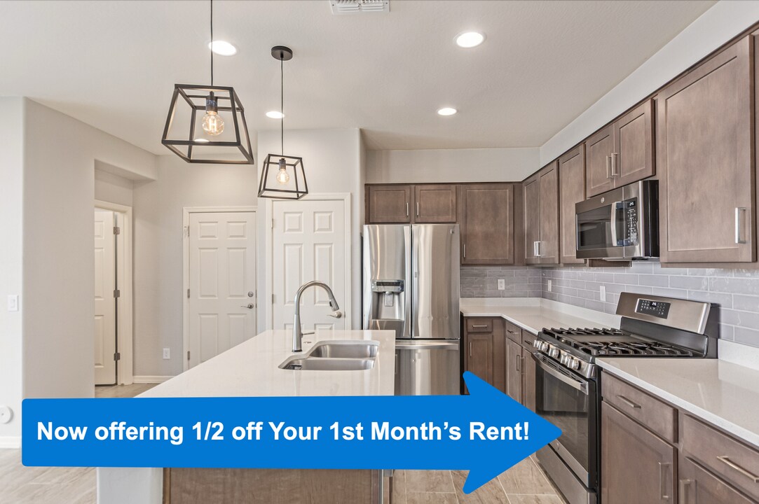 43270 N Plum St in Queen Creek, AZ - Foto de edificio