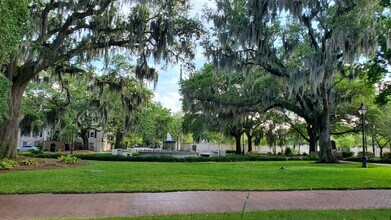105 W Oglethorpe Ave, Unit 406 in Savannah, GA - Foto de edificio - Building Photo