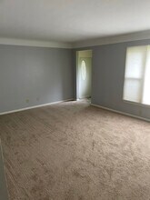 38075 Bainbridge Rd in Solon, OH - Building Photo - Building Photo