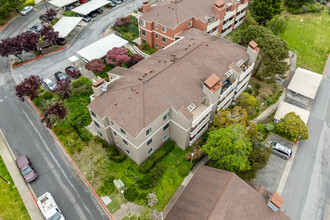 Saddleback in Daly City, CA - Foto de edificio - Building Photo