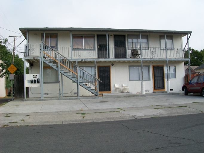 731 Calvados Ave in Sacramento, CA - Foto de edificio