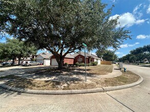 6706 Wild Pecan Trail in Houston, TX - Building Photo - Building Photo