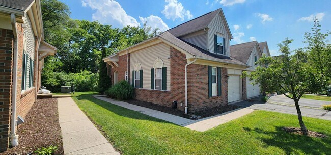 152 Legacy Park Cir in Dearborn Heights, MI - Building Photo - Building Photo