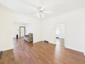 305 Chelsea St in Sistersville, WV - Building Photo - Building Photo