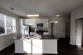 One Glover in Norwalk, CT - Foto de edificio - Building Photo