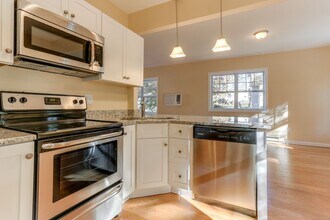 51 Warner St in Groton, CT - Building Photo - Building Photo