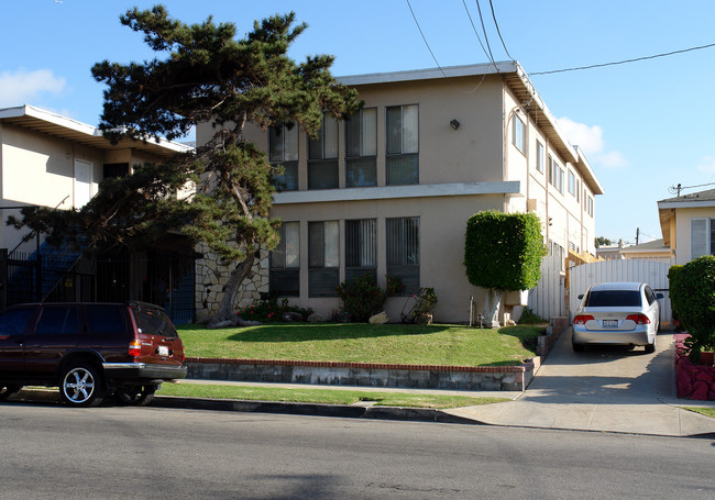 711 W Beach Ave in Inglewood, CA - Foto de edificio - Building Photo