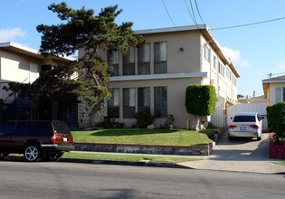 711-719 W Beach Ave in Inglewood, CA - Foto de edificio - Building Photo