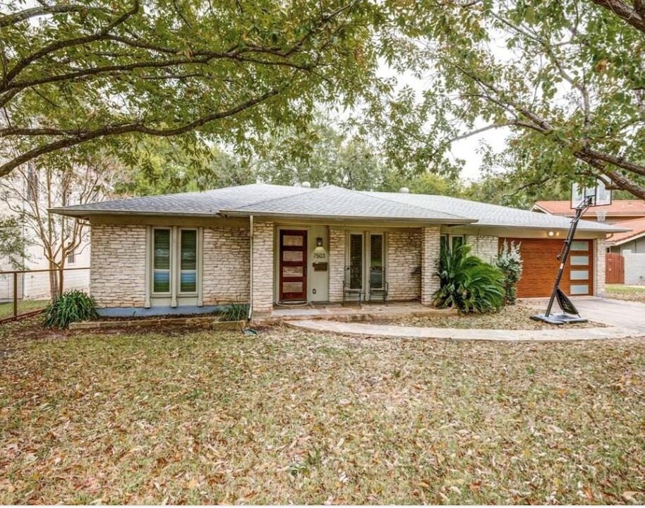 7503 Chimney Corners in Austin, TX - Foto de edificio