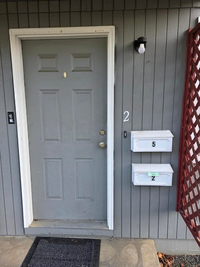 256 Powell St E, Unit 256-2