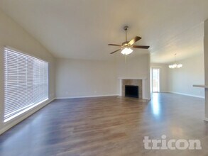 7808 Portman Ave in Fort Worth, TX - Foto de edificio - Building Photo