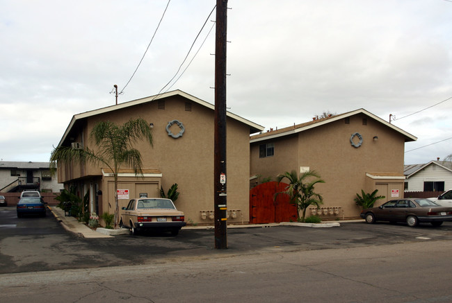 Lakeside Townhomes in Lakeside, CA - Building Photo - Building Photo