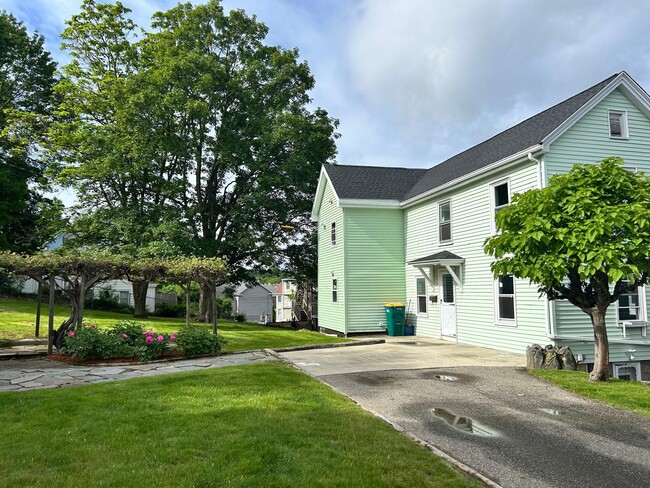 property at 19 1/2 Hovey St