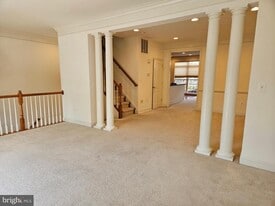 25860 Commons Square in Chantilly, VA - Building Photo