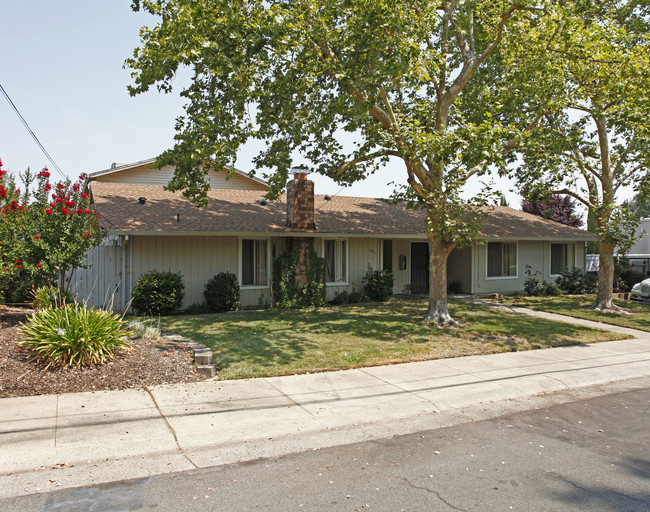 Des Moulin in Carmichael, CA - Foto de edificio - Building Photo