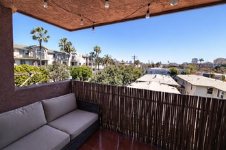 460 Golden Ave, Unit 430 in Long Beach, CA - Foto de edificio - Building Photo