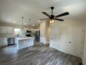 12171 Tennis Ln in Ruther Glen, VA - Foto de edificio - Building Photo