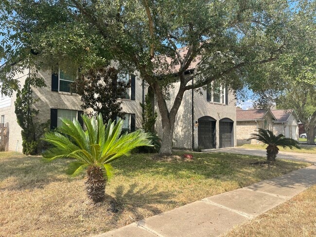 8218 Cliffshire Ct in Houston, TX - Building Photo - Building Photo