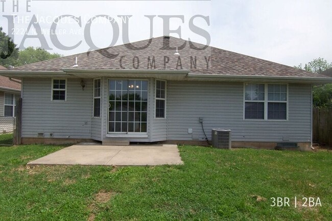 2221 N Weller Ave in Springfield, MO - Building Photo - Building Photo