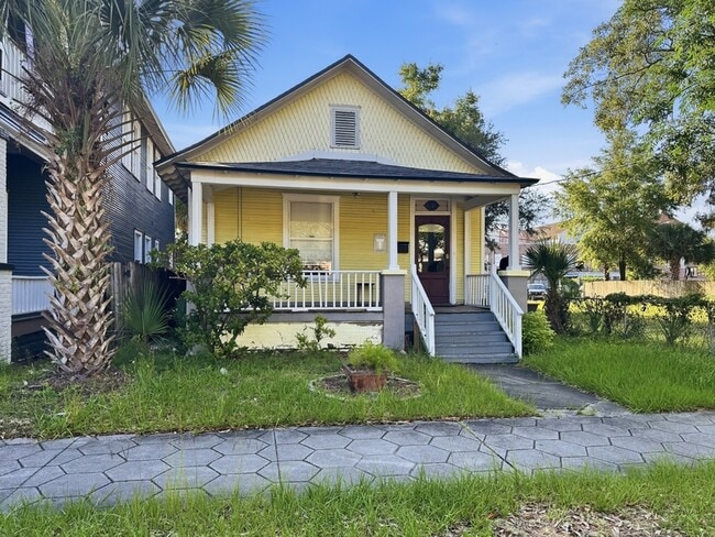 property at 1831 N Laura St