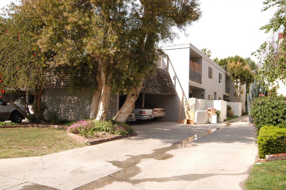 5911 Buffalo Ave in Van Nuys, CA - Building Photo