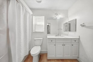 3080 Linwood Ave, Unit One in Naples, FL - Building Photo