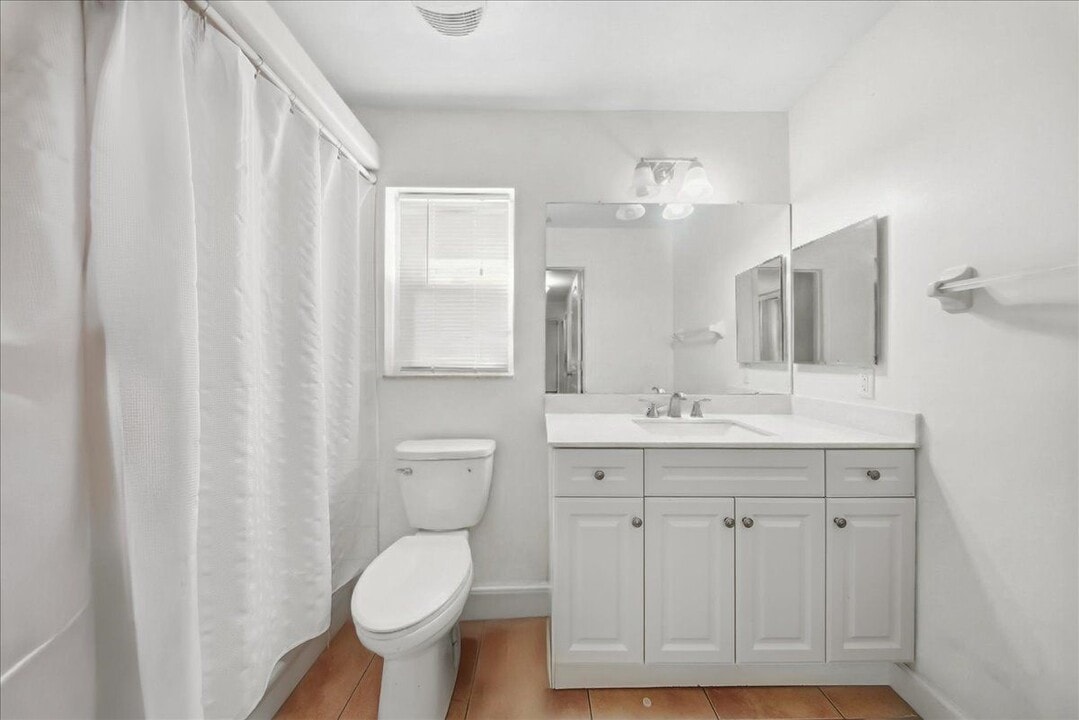 3080 Linwood Ave, Unit One in Naples, FL - Foto de edificio