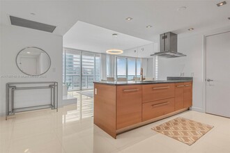 495 Brickell Ave, Unit 2411 in Miami, FL - Building Photo - Building Photo