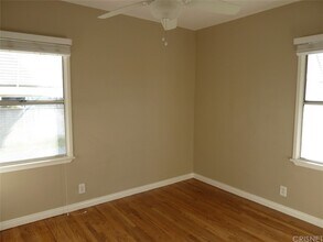 1211 N Kenwood St, Unit 1211 1.5 in Burbank, CA - Foto de edificio - Building Photo