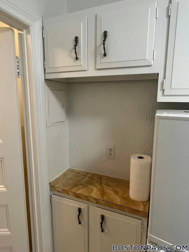 1223 Beacon St, Unit 403