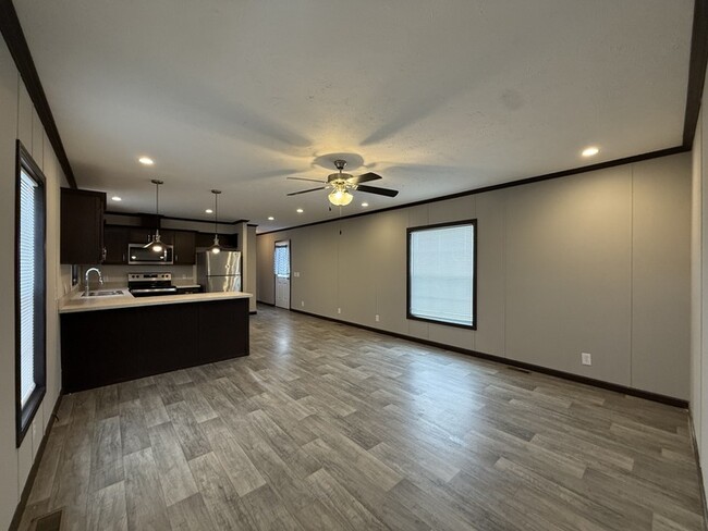 10610 State Rte 762 in Lockbourne, OH - Foto de edificio - Building Photo