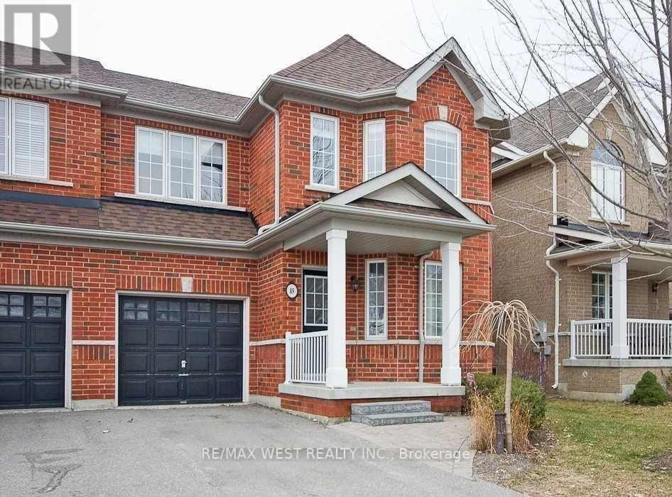 89 Matthew Boyd Crescent in Newmarket, ON - Building Photo