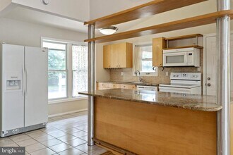 13916 Dowlais Dr in Rockville, MD - Building Photo - Building Photo
