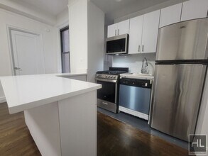 EAST 46 STREET in New York, NY - Building Photo - Building Photo