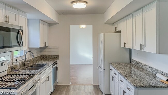 247 Fairfield Ln in Hillsborough Township, NJ - Building Photo - Building Photo