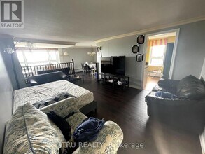 1356-1356 Meadowlands Dr E in Ottawa, ON - Building Photo - Building Photo