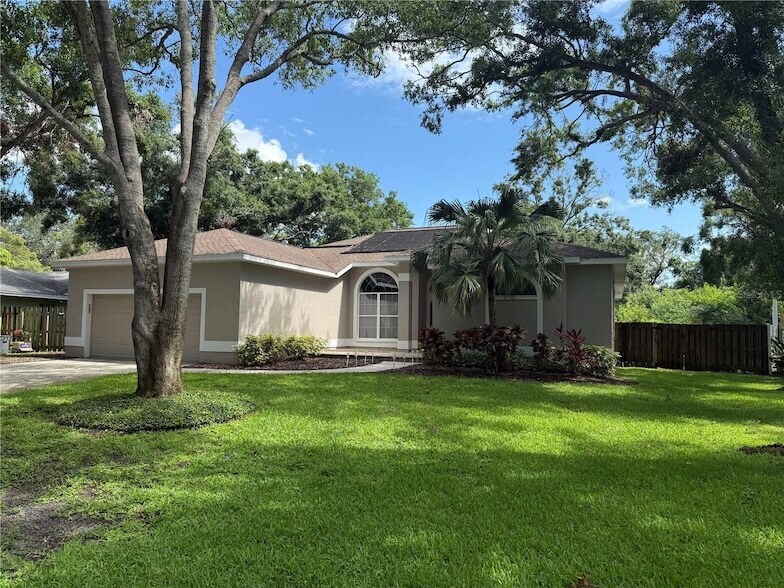 2270 Barbara Dr in Clearwater, FL - Building Photo