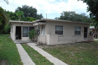 607 S 6th St in Fort Pierce, FL - Foto de edificio - Building Photo