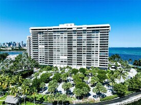 1 Grove Isle Dr in Miami, FL - Building Photo