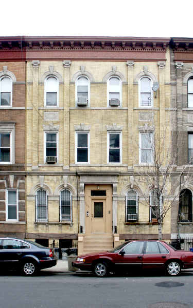 325 Putnam Ave in Brooklyn, NY - Building Photo